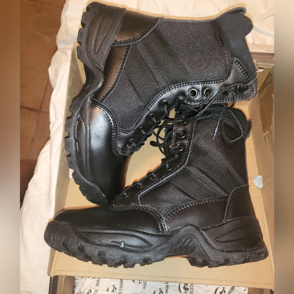 Boots - Picture 8 of 9